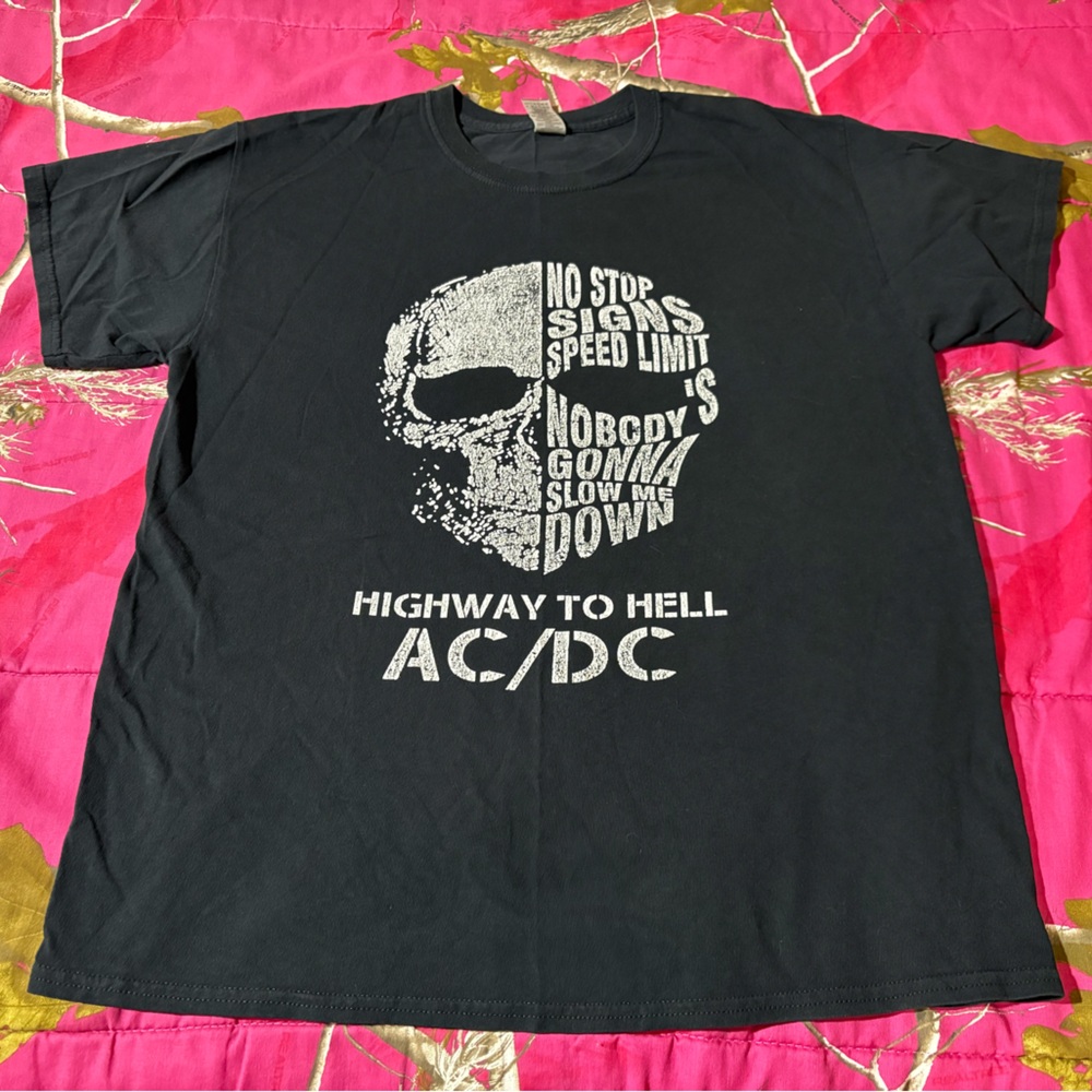 Gildan Black AC/DC Highway to Hell Graphic Tee